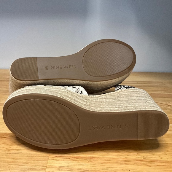 Nine West Snake Print Wedge Sandals 7.5 NWOT - Picture 5 of 10